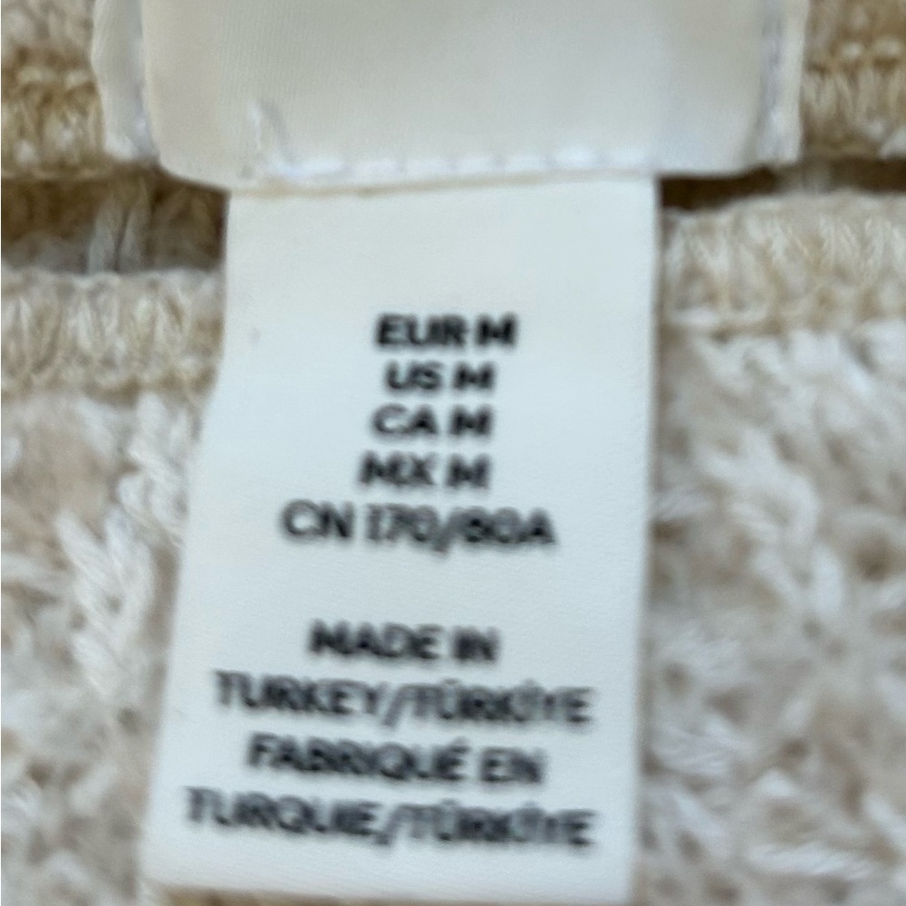 H& M/ -NWT/ POINTELLE-KNIT SKIRT/ H&M/beige/ NWT/ size M
Elegant Cream Skirt - Picture 7 of 12